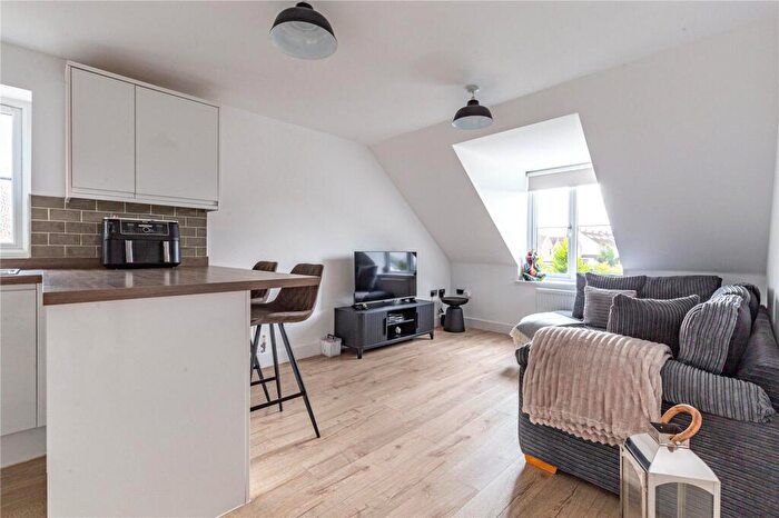 2 Bedroom Apartment For Sale In Downend Road, Downend, Bristol, BS16