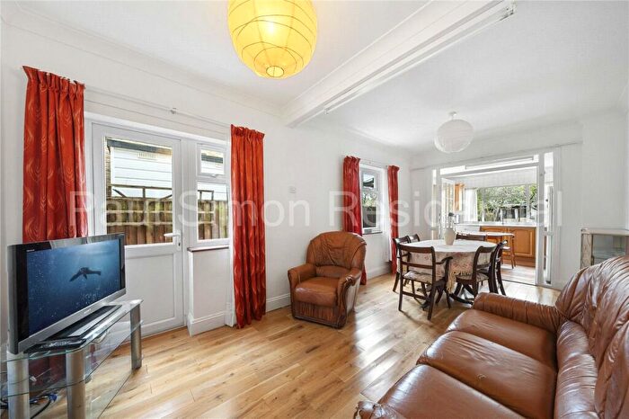 3 Bedroom Terraced House For Sale In Warwick Gardens, Harringay, London, N4