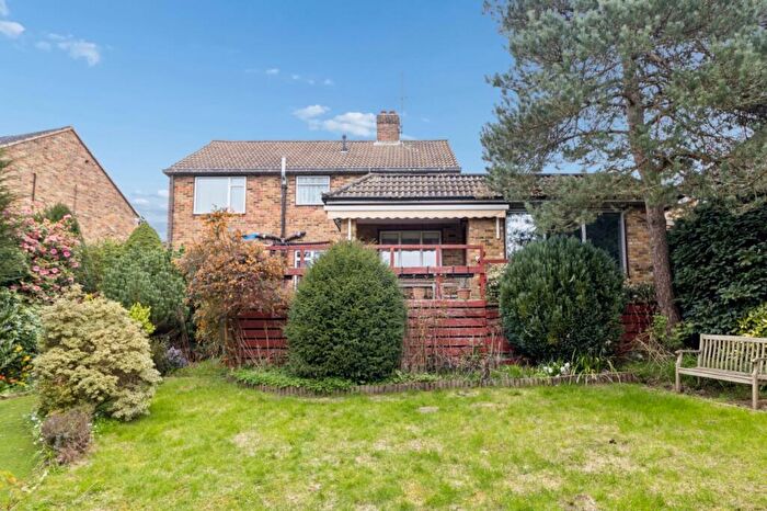 4 Bedroom Detached House For Sale In Robins Orchard, Chalfont St. Peter, Buckinghamshire, SL9
