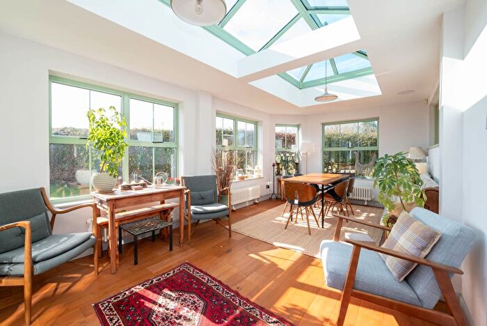 4 Bedroom Detached House For Sale In Denton Lane, Wootton, CT4