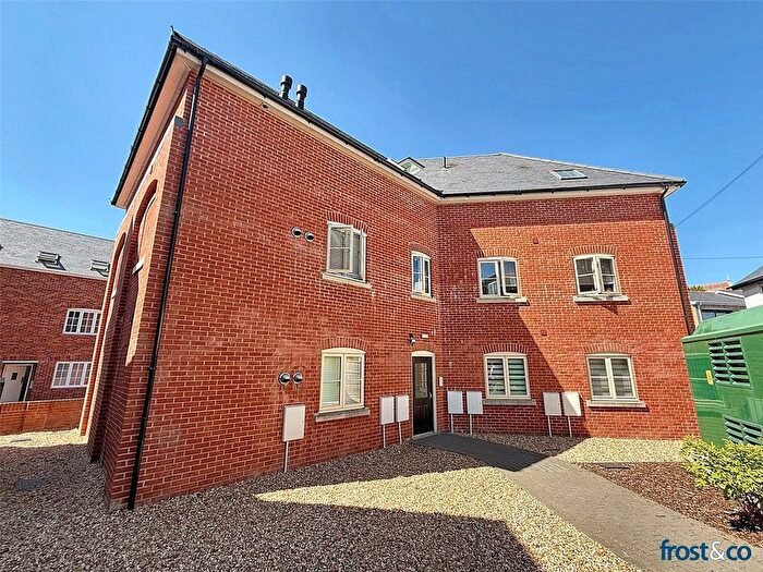 1 Bedroom Flat For Sale In Commercial Road, Ashley Cross, Poole, Dorset, BH14