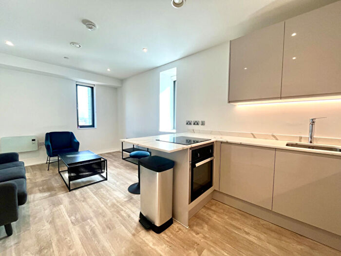 2 Bedroom Apartment To Rent In Queen Street, Salford, M3