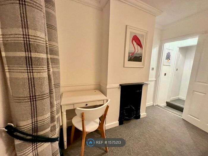 3 Bedroom End Of Terrace House To Rent In Hawk Cottage, Reading, RG1