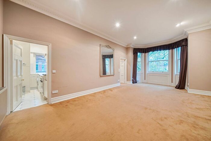 1 Bedroom Flat For Sale In Sloane Gardens, Sloane Square, London, SW1W