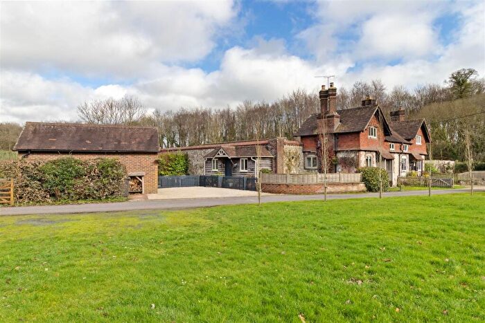 4 Bedroom Semi Detached House For Sale In West Lodge, Bordean, Petersfield, GU32