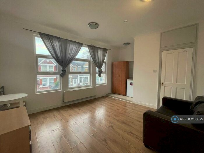 4 Bedroom Flat To Rent In Grove Green Road, London, E11