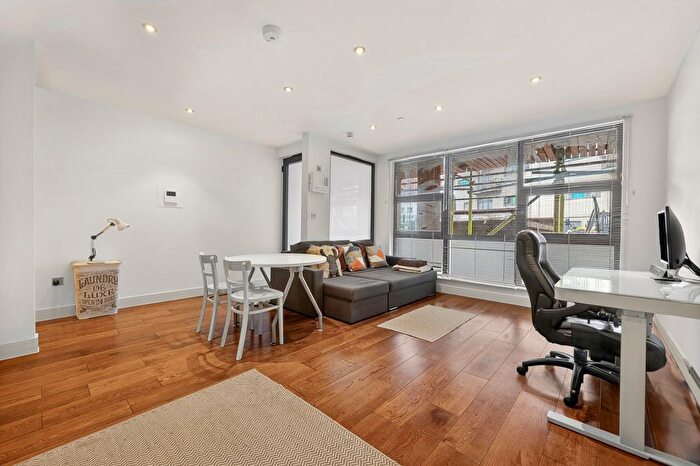 1 Bedroom Flat For Sale In Carmine Wharf, Copenhagen Place, E14