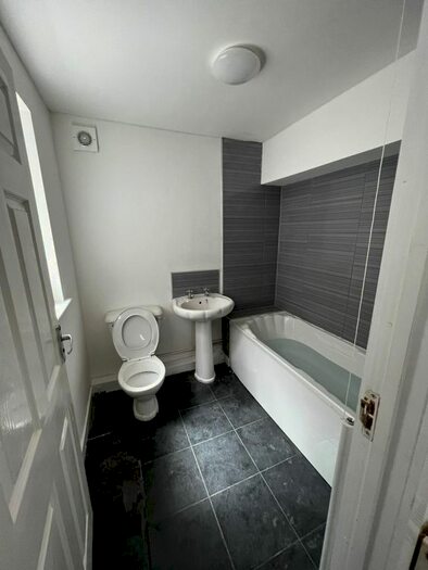 2 Bedroom Property To Rent In Holland Street, Hull, HU9