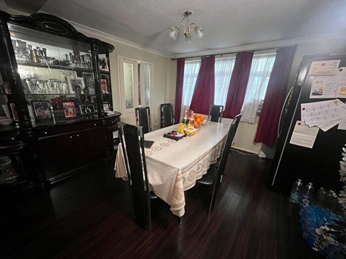 5 Bedroom Terraced House For Sale In Southwark Close, Stevenage, SG1