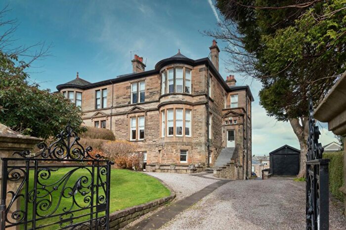 2 Bedroom Flat To Rent In Hamilton Avenue, Pollokshields, Glasgow, Scotland, G41