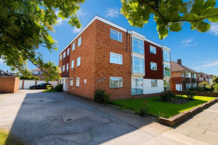 2 Bedroom Flat For Sale In Compton Court, Canvey Road, Leigh-on-sea, Essex, SS9