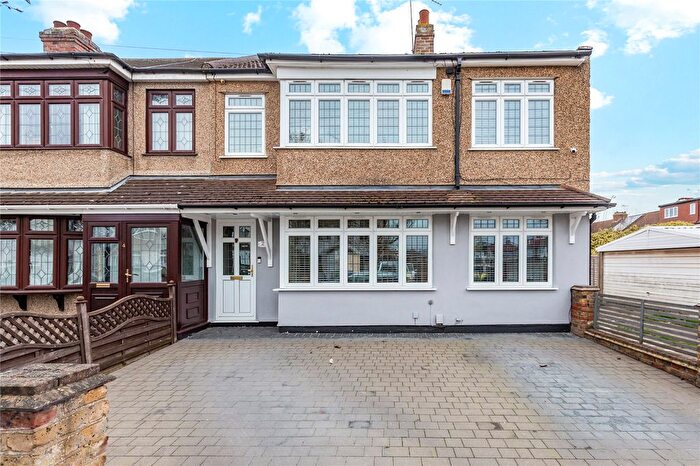 4 Bedroom End Terrace House For Sale In Chestnut Avenue, Hornchurch, RM12