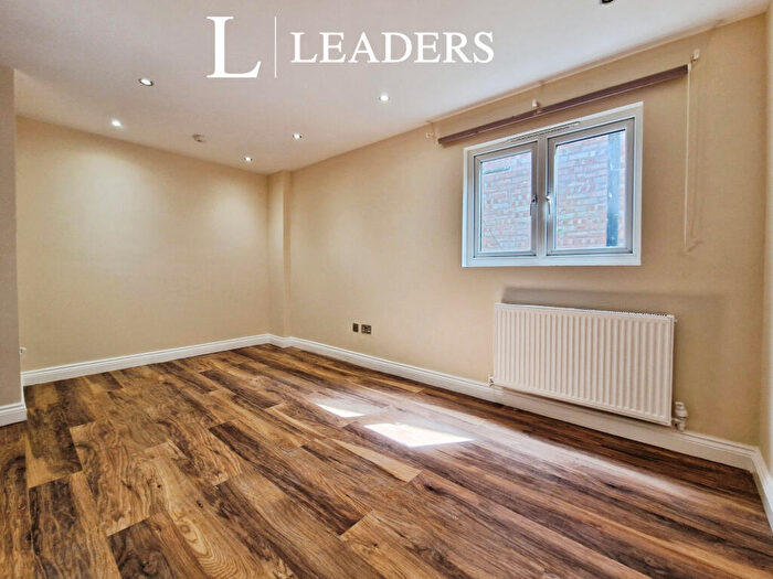 Studio To Rent In Roneo Corner, Hornchurch, RM12