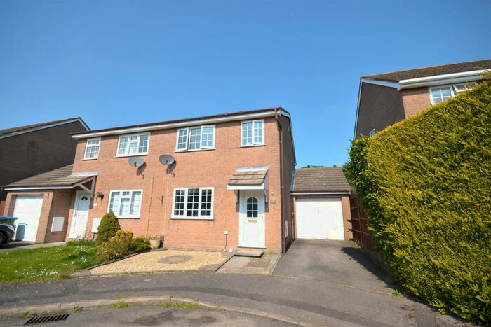 3 Bedroom Semi-Detached House To Rent In Kingcup Avenue, Locks Heath, Southampton, SO31