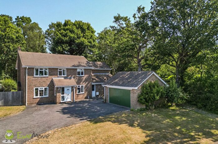 5 Bedroom Detached House For Sale In Hamble Drive, Tadley, Hampshire, RG26