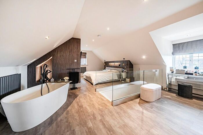5 Bedroom Property For Sale In Fauna Close, Stanmore, HA7