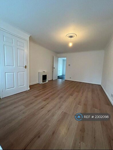 3 Bedroom Semi Detached House To Rent In Camelot Close, London, SE28