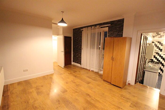 1 Bedroom Flat To Rent In Windmill Court, Grosvenor Park Rd, Walthamstow, E17