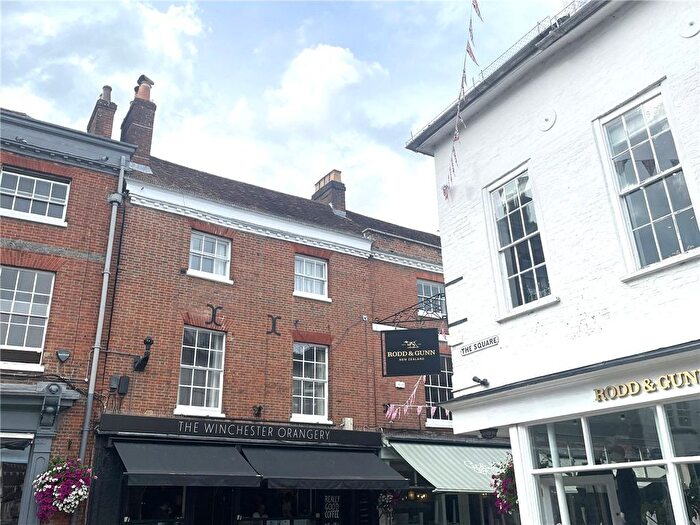2 Bedroom Flat To Rent In Little Minster Street, Winchester, Hampshire, SO23