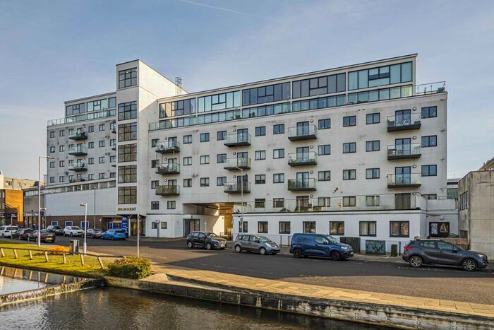 1 Bedroom Flat To Rent In Swan Court, Waterhouse Street, HP1