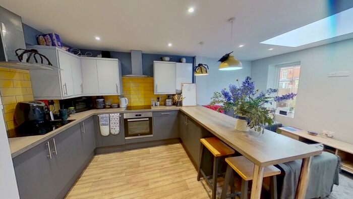 6 Bedroom Flat To Rent In North Sherwood Street, Nottingham, NG1