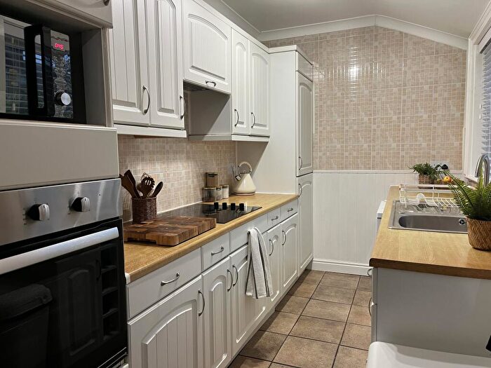 2 Bedroom Terraced House To Rent In Bed Terraced House // Jul, LN5