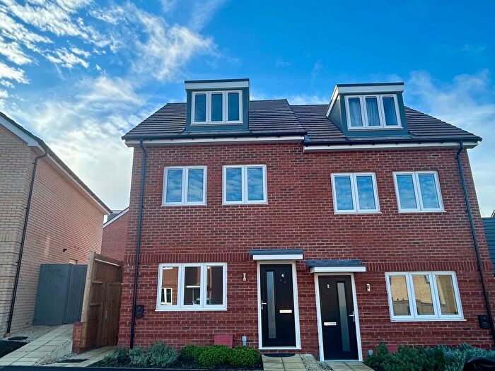 3 Bedroom Semi-detached House To Rent In Lectern, Eagle Farm South, MK17