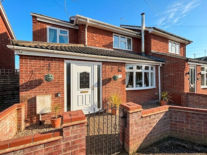 3 Bedroom Semi Detached House For Sale In Selwyn Drive, Belton, Great Yarmouth, NR31