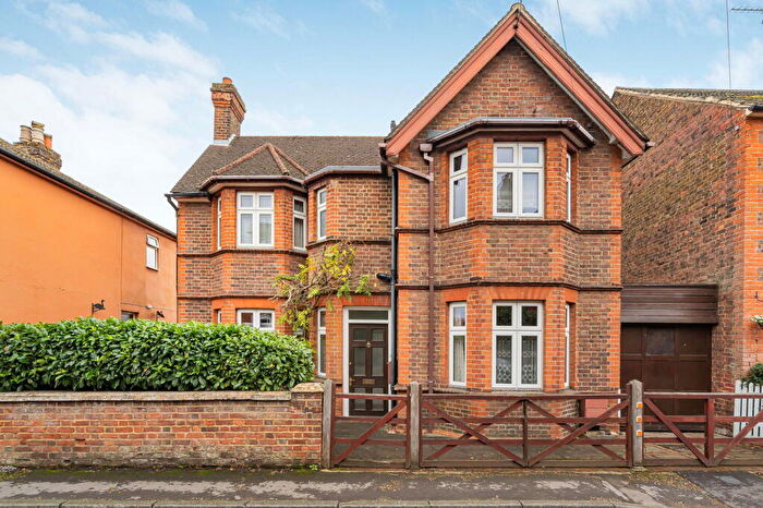 3 Bedroom Detached House For Sale In Weyside Road, Guildford, GU1
