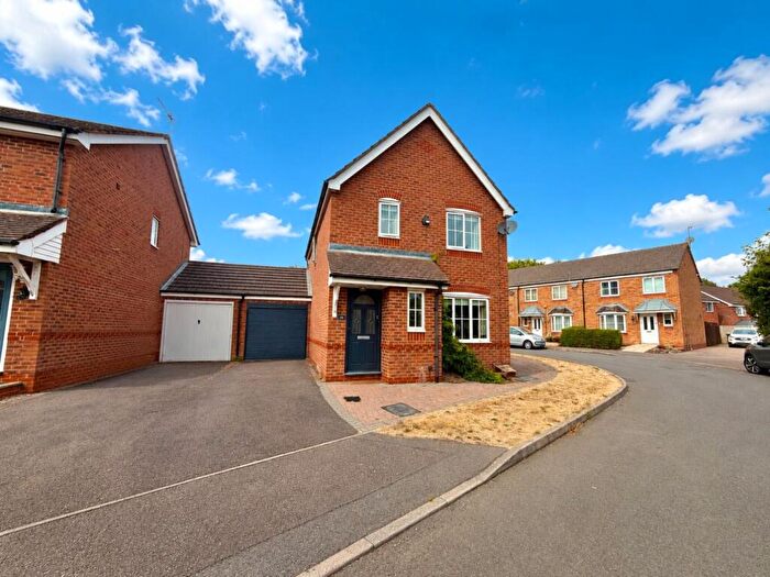 3 Bedroom Detached House For Sale In Great Ground Walk, Grange Park, Northampton, NN4