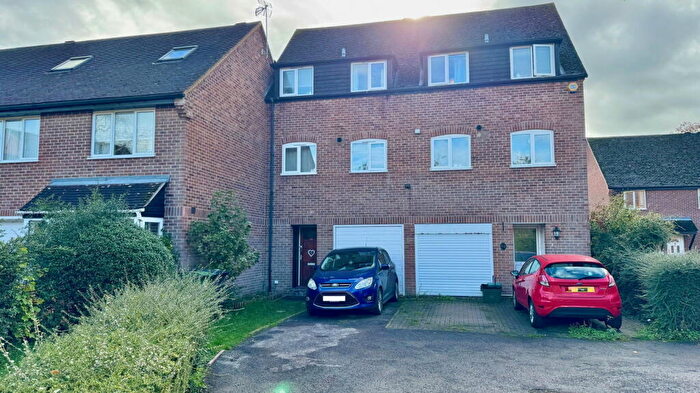 3 Bedroom Town House For Sale In Cleveland Grove, Newbury, RG14