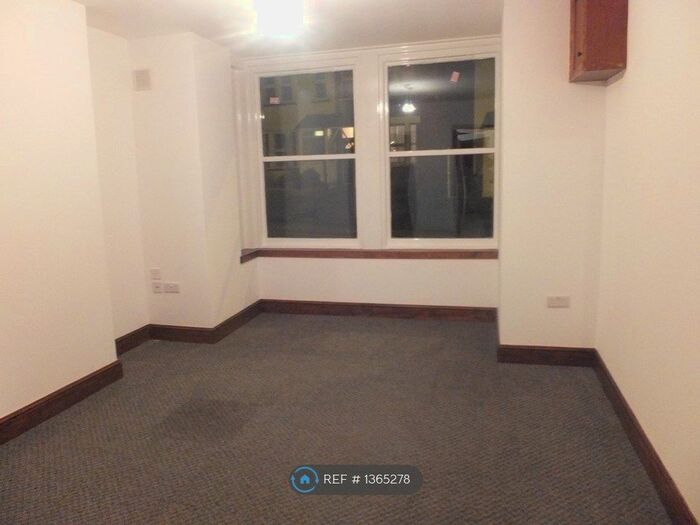 2 Bedroom Flat To Rent In Carshalton Road, Sutton, SM1