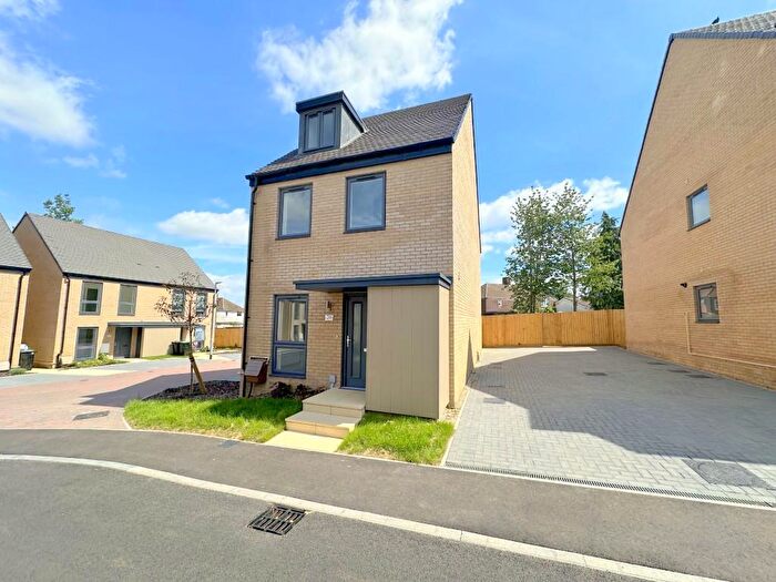 4 Bedroom Detached House To Rent In Farmstead Close, Luton, LU4