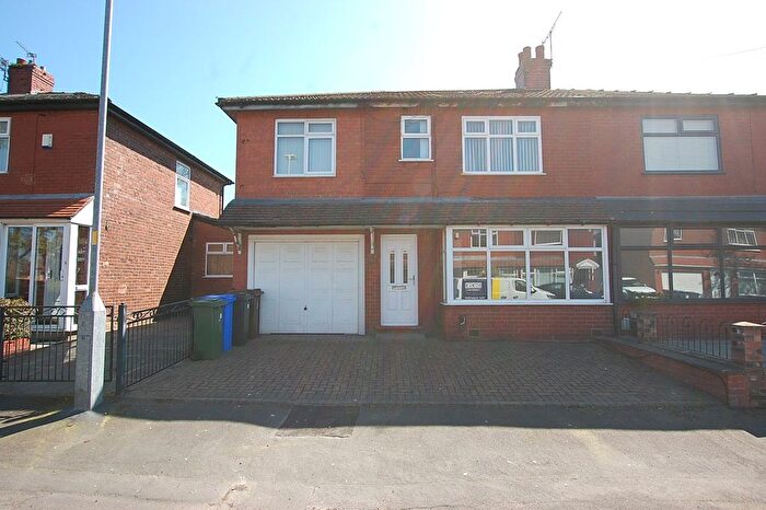 5 Bedroom Semi Detached House For Sale In Wilshaw Grove, Ashton-Under-Lyne, Greater Manchester, OL7