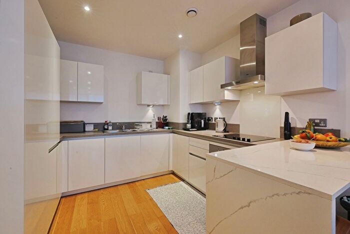 2 Bedroom Flat For Sale In Juniper Drive, London, SW18