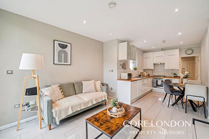 2 Bedroom Flat For Sale In Shakespeare Road, Acton, W3