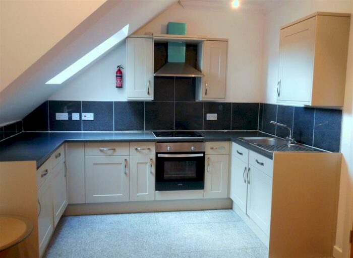 2 Bedroom Flat To Rent In Albany Road, Cardiff, CF24