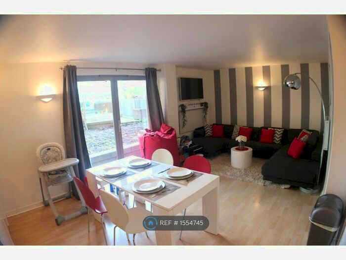 2 Bedroom Flat To Rent In Deals Gateway, London, SE13