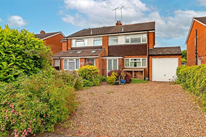 3 Bedroom Semi-Detached House To Rent In Gibbons Close, Sandridge, AL4