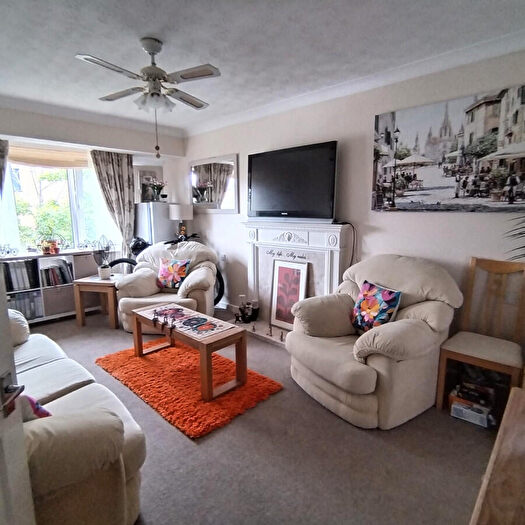 1 Bedroom Flat For Sale In Tebbit Close, Bracknell, RG12