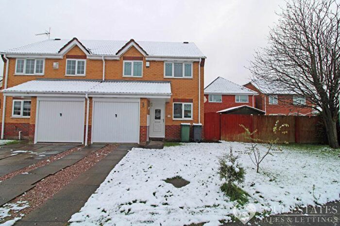 3 Bedroom Semi-Detached House To Rent In Keyte Close, Tipton, DY4