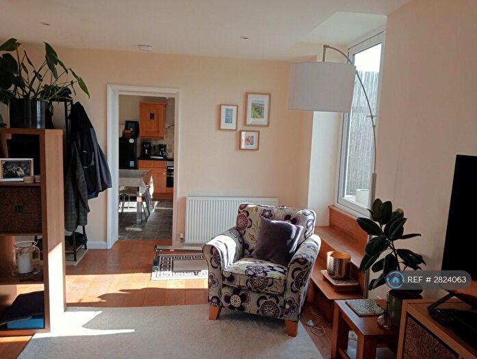 2 Bedroom Flat To Rent In Manor Road, Nr.Banbury, OX17