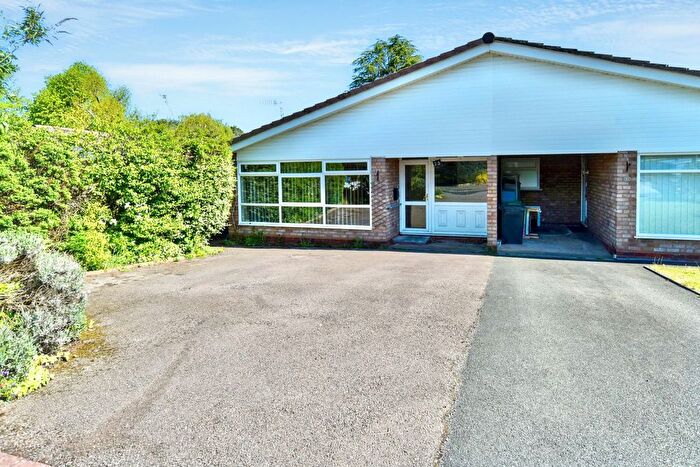 2 Bedroom Bungalow For Sale In Arundel Drive, Worcester, Worcestershire, WR5