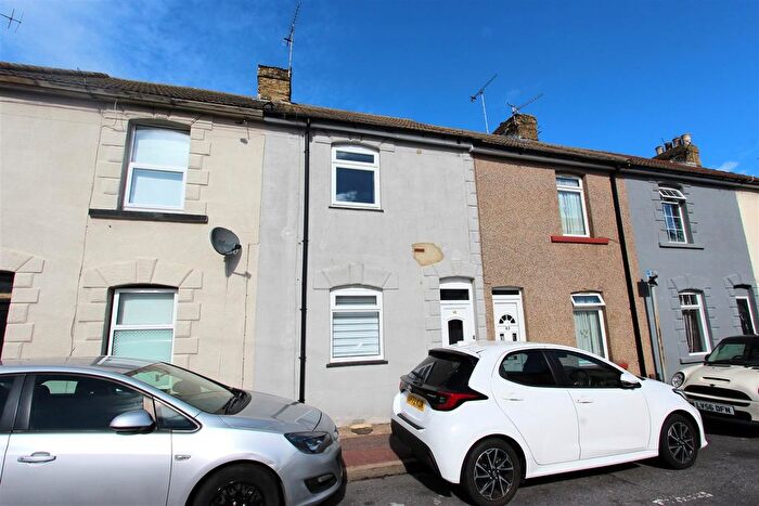 3 Bedroom Terraced House To Rent In Vicarage Road, Gillingham, ME7
