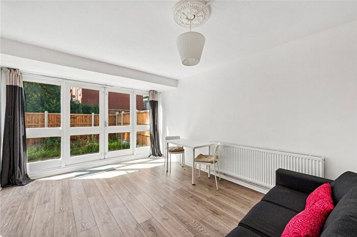 3 Bedroom Flat For Sale In Stevens Avenue, London, E9