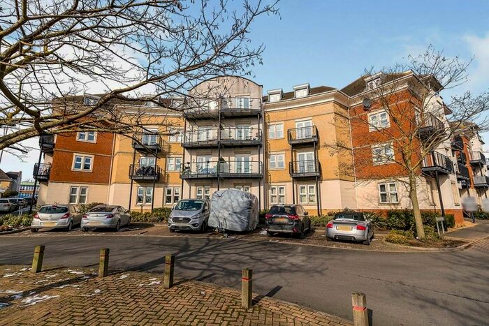 2 Bedroom Flat To Rent In Cochrane Drive, Dartford, DA1