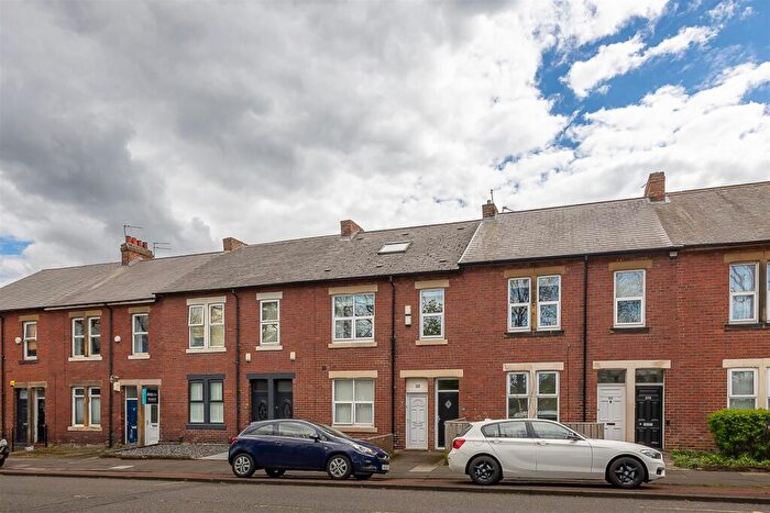 4 Bedroom Maisonette For Sale In Salters Road, Gosforth, Newcastle Upon Tyne, NE3