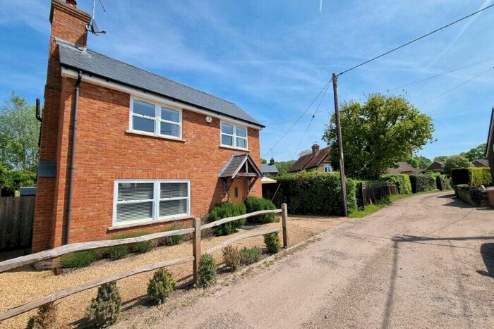 4 Bedroom Detached House For Sale In Peat Common, Godalming, GU8
