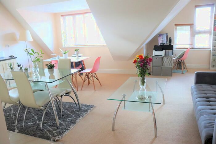 2 Bedroom Flat To Rent In Station Approach, West Byfleet, KT14