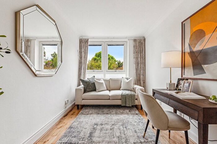 2 Bedroom Flat For Sale In Chelsea Towers, Chelsea Manor Gardens, SW3